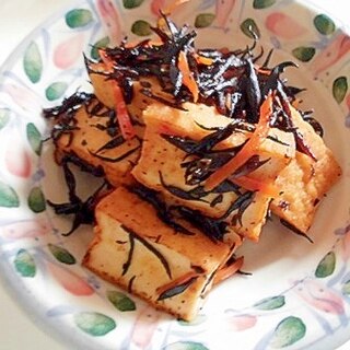 少し残ったひじき煮で　厚揚げとひじきのめんつゆ炒め